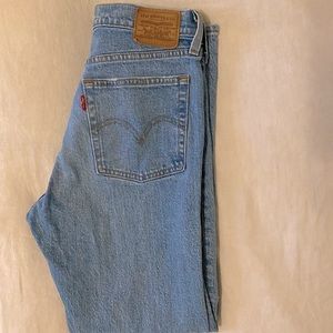 Levi wedgie jean size 26- like new